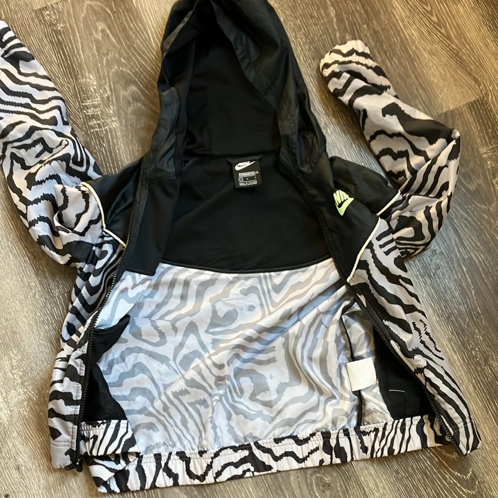 Nike - Picture 9 of 11